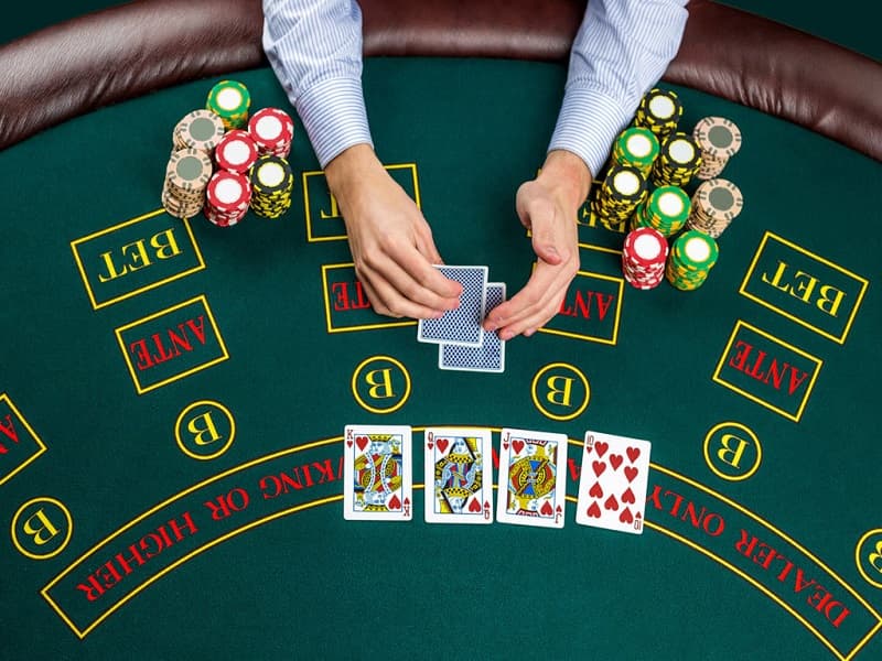 Poker online là gì